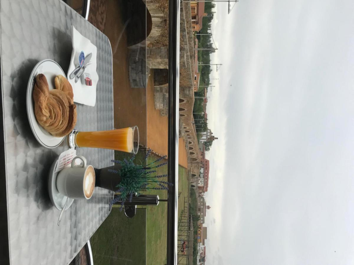 Hostal Don Suero De Quinones Hospital de Orbigo Luaran gambar