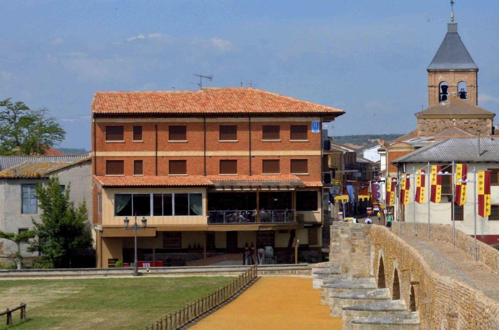 Hostal Don Suero De Quinones Hospital de Orbigo Luaran gambar